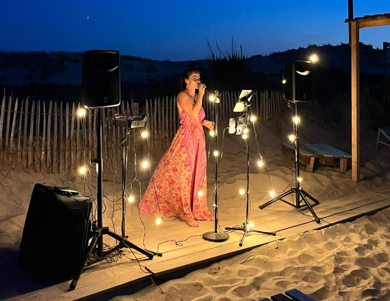 lolla chante a la plage